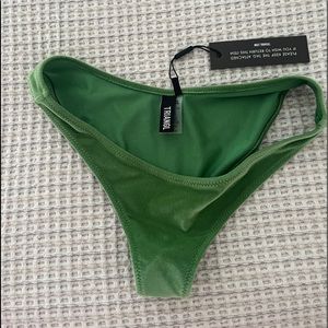 NWT Green Triangl XS Normal Bottoms